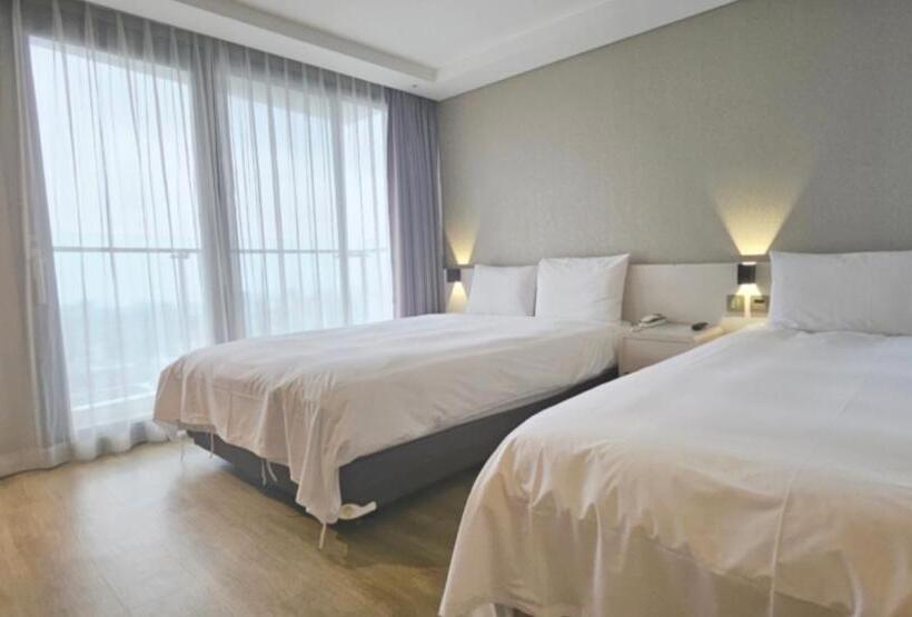 غرفة قياسية مزوَّدة بشُرفة, Air City Hotel Corp