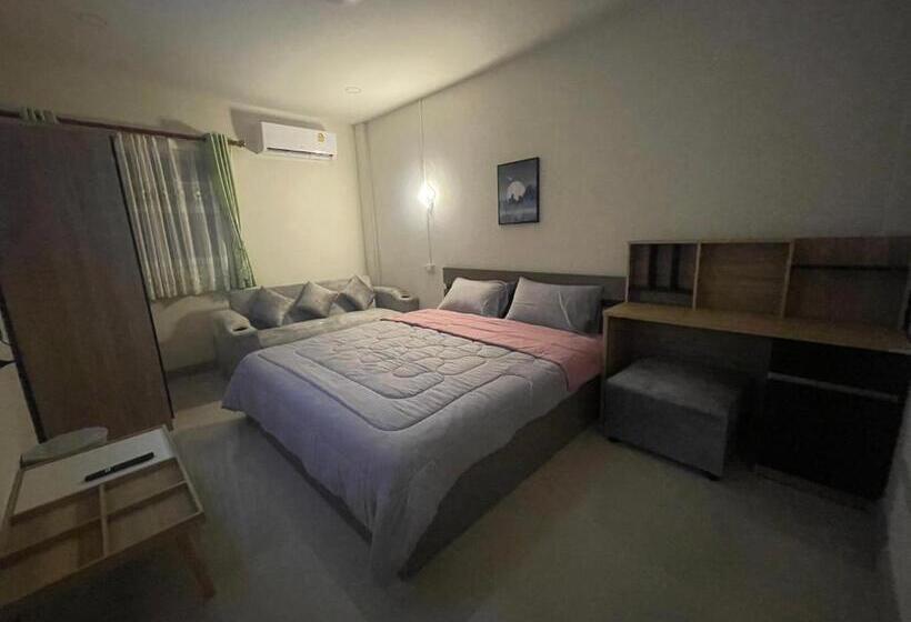 스탠다드 룸 킹사이즈 침대, อีโฮสเทลบ้านช่น