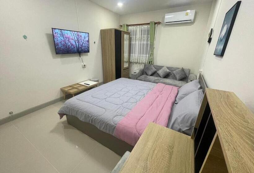 스탠다드 룸 킹사이즈 침대, อีโฮสเทลบ้านช่น