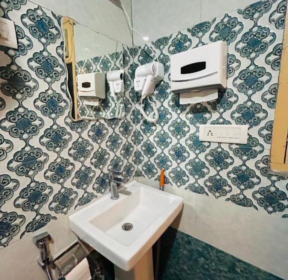 带阳台的豪华间, Burwa Breeze By Winsum Stays