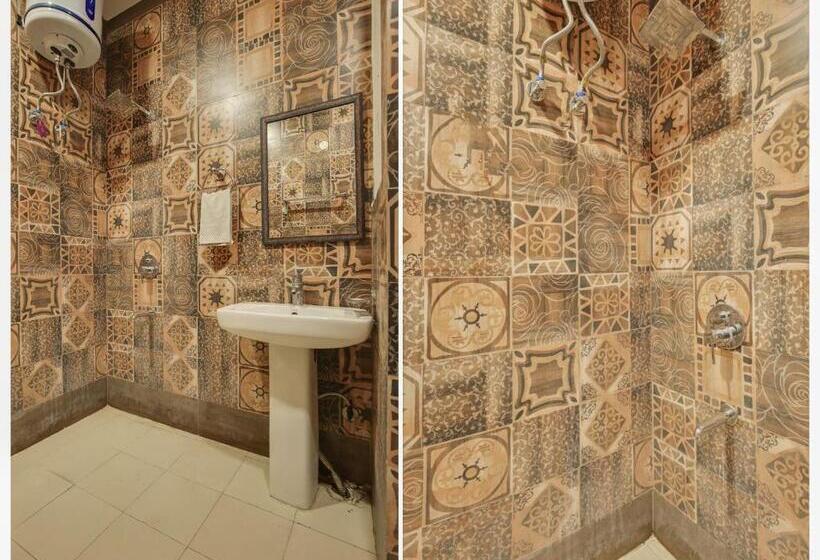 Klassiskt Trippelrum, Collection O Hotel Backhouse