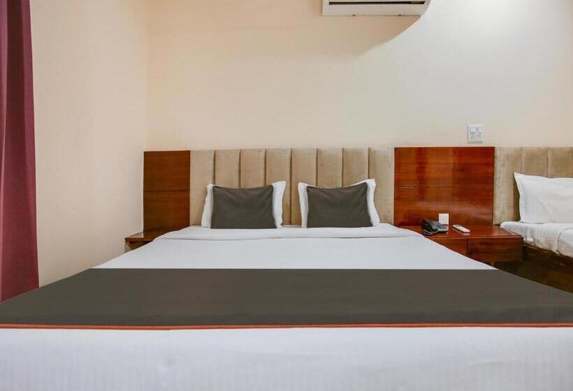 Klassiskt Trippelrum, Collection O Hotel Backhouse