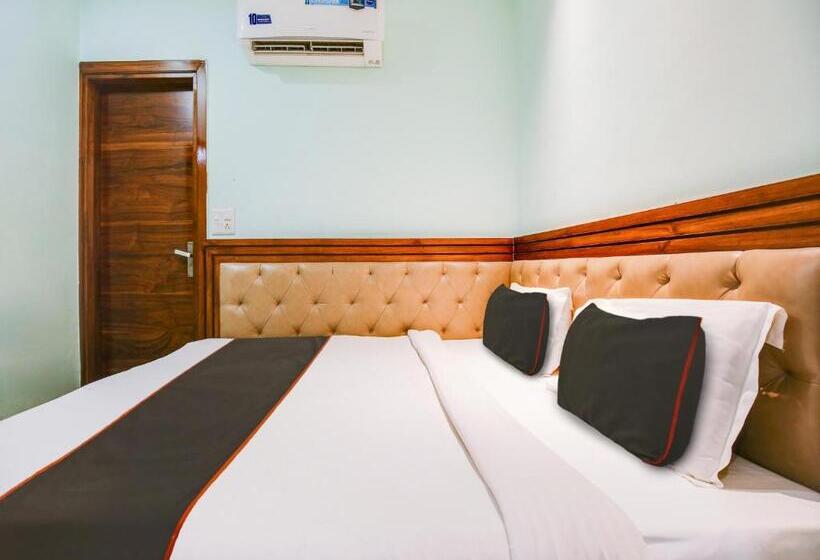 Klassiskt Trippelrum, Collection O Hotel Backhouse