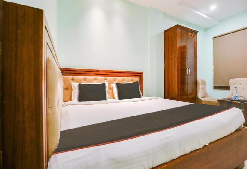 Klassiskt Trippelrum, Collection O Hotel Backhouse