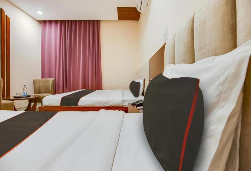 Klassiskt Trippelrum, Collection O Hotel Backhouse