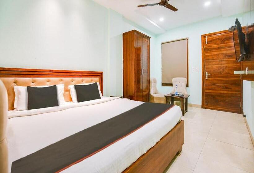 Klassiskt Trippelrum, Collection O Hotel Backhouse