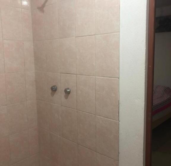 شقة غرفة واحدة, Galos