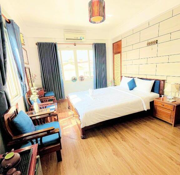 اتاق لوکس با چشمانداز, Hue Pink Lotus