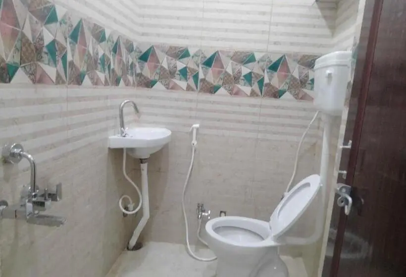 Classic Kolmen Hengen Huone, Oyo Rm Guest House