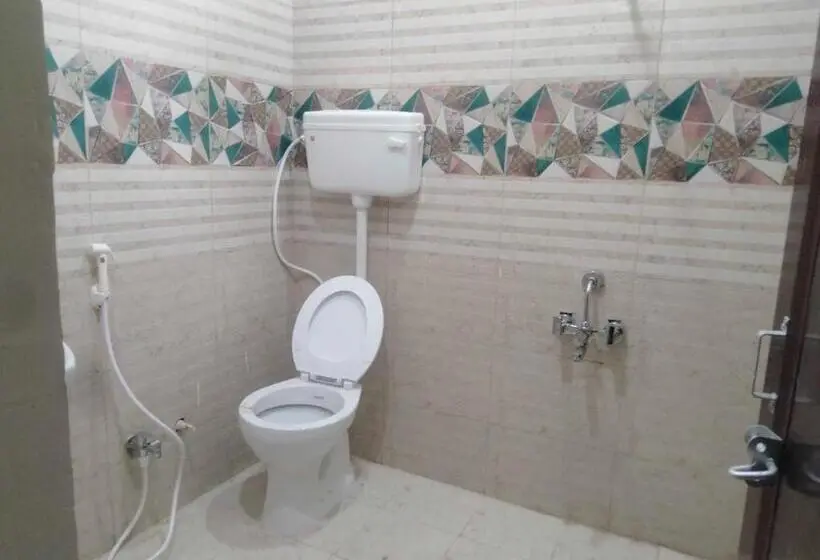 Classic Kolmen Hengen Huone, Oyo Rm Guest House