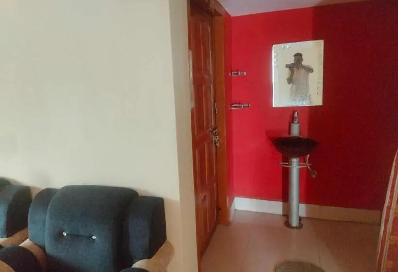Classic Kolmen Hengen Huone, Oyo Rm Guest House