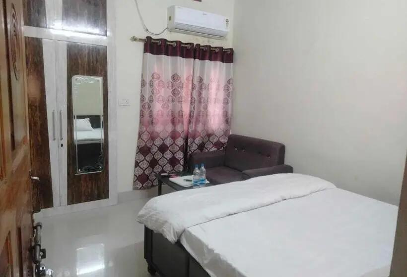 Classic Kolmen Hengen Huone, Oyo Rm Guest House