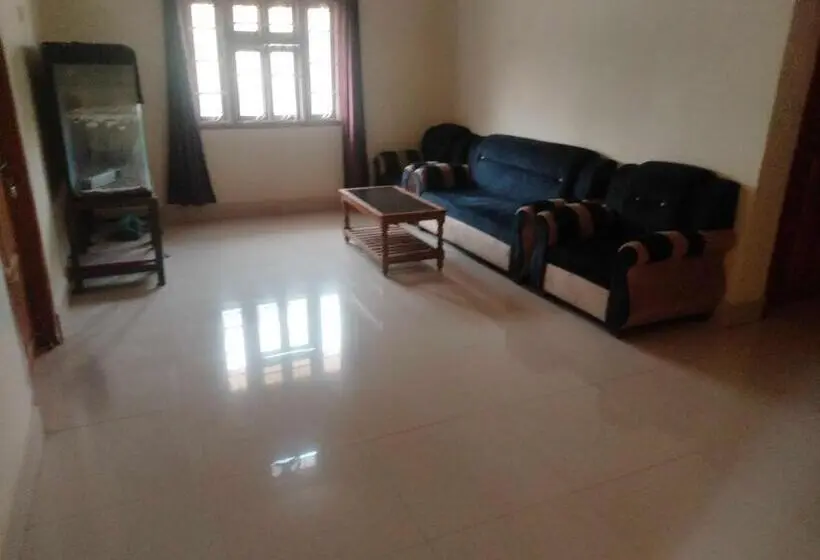 Classic Kolmen Hengen Huone, Oyo Rm Guest House
