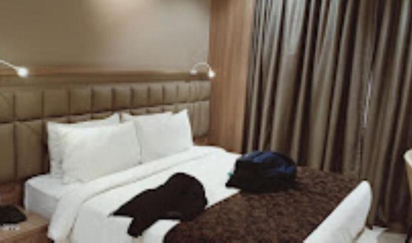 Quarto Estandar, Radiance, Ahmednagar