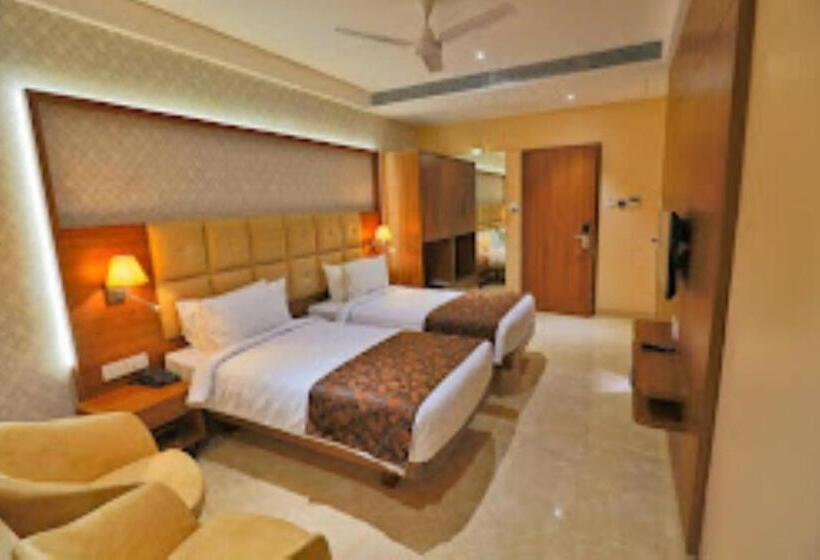 Quarto Superior, Radiance, Ahmednagar