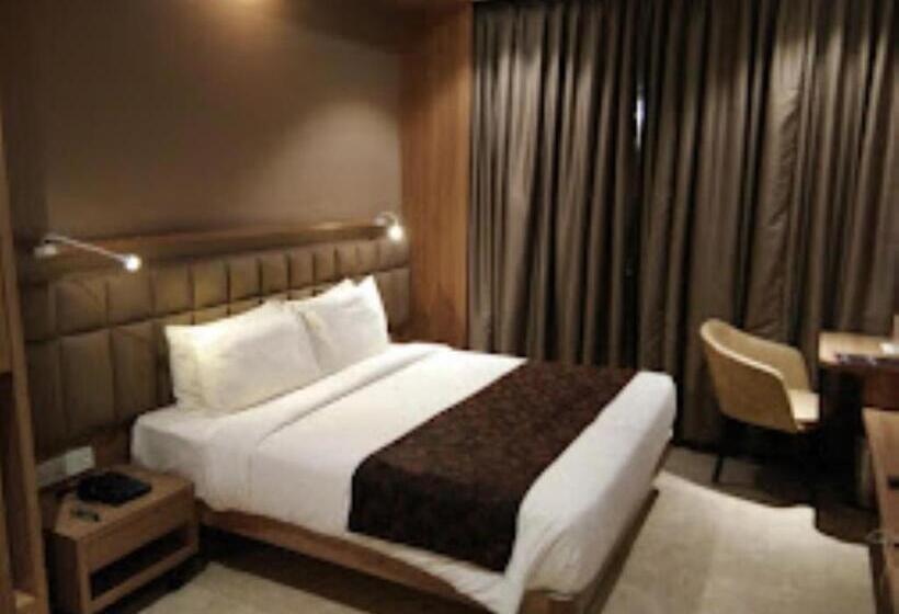 Quarto Superior, Radiance, Ahmednagar