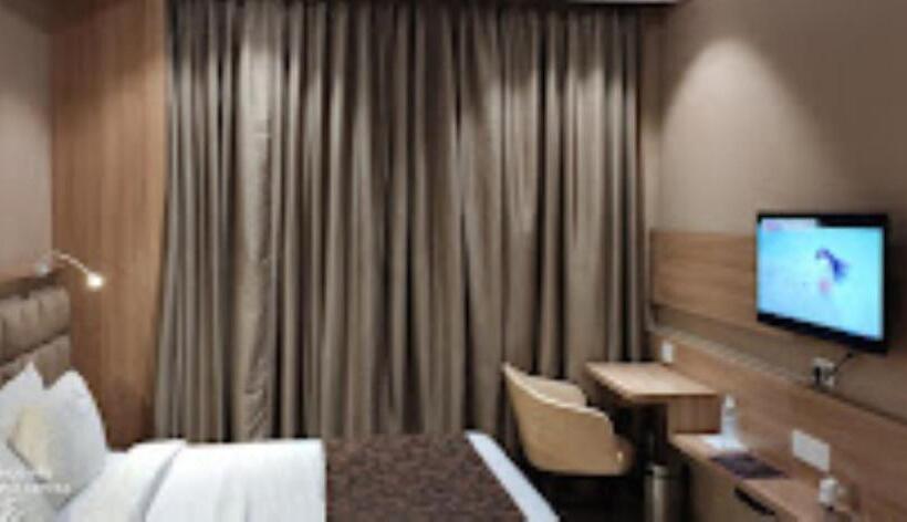 Quarto Superior, Radiance, Ahmednagar