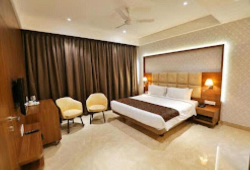 Quarto Superior, Radiance, Ahmednagar