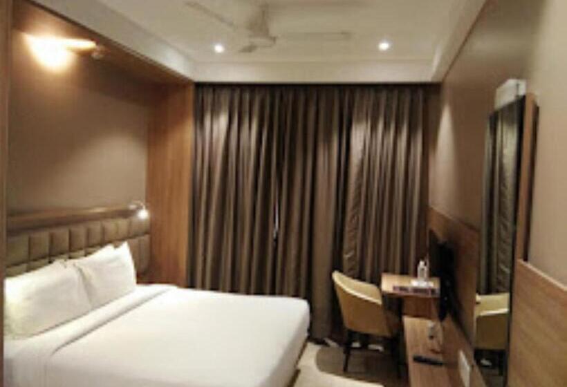 Quarto Superior, Radiance, Ahmednagar