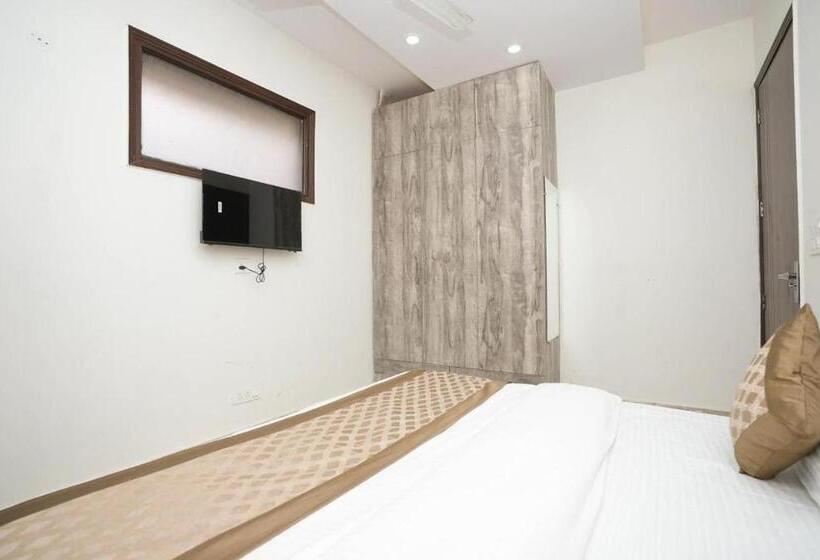 غرفة ديلوكس, Sarthi Guest House In Jangpura Bhogal Near Nizamuddin Railway Station