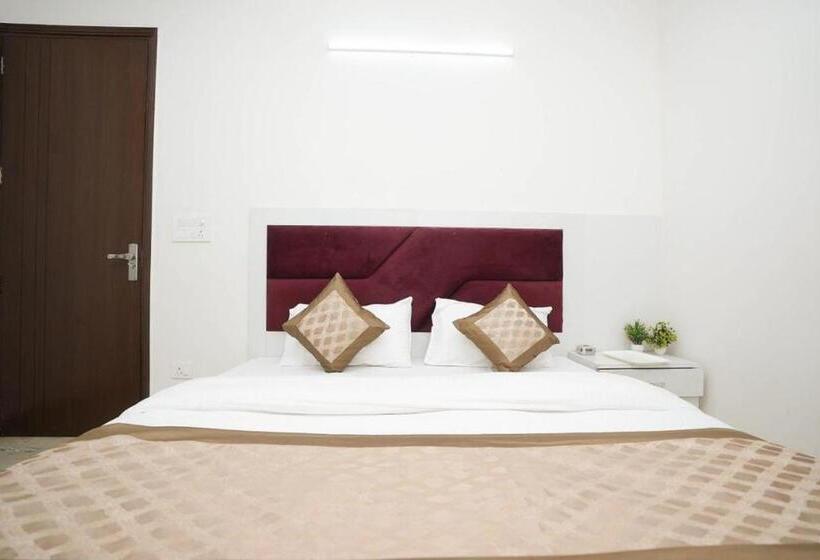 غرفة ديلوكس, Sarthi Guest House In Jangpura Bhogal Near Nizamuddin Railway Station