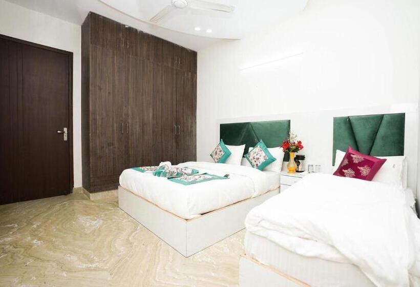 غرفة سوبيريور ثلاثية, Sarthi Guest House In Jangpura Bhogal Near Nizamuddin Railway Station