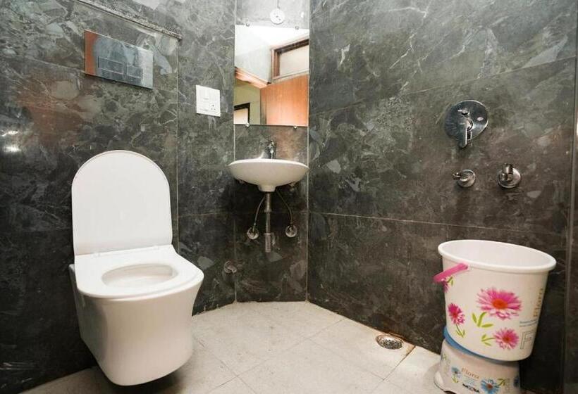 اتاق خانوادگی, Sarthi Guest House In Jangpura Bhogal Near Nizamuddin Railway Station