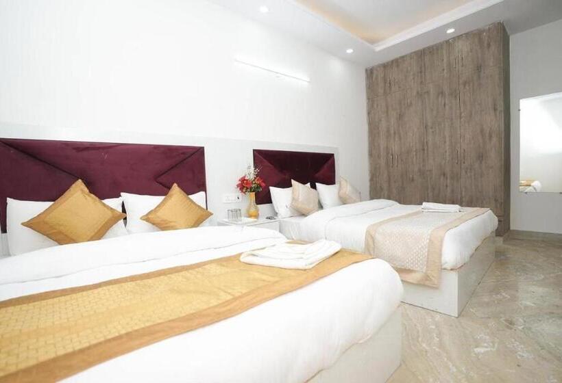 غرفة عائلية, Sarthi Guest House In Jangpura Bhogal Near Nizamuddin Railway Station