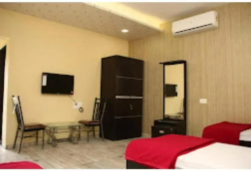 デラックスルーム, Shubham Resorts, Solapur