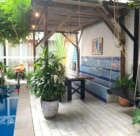 اتاق استاندارد سه تخته با چشمانداز استخر, A Lamer Home Vũng Tàu