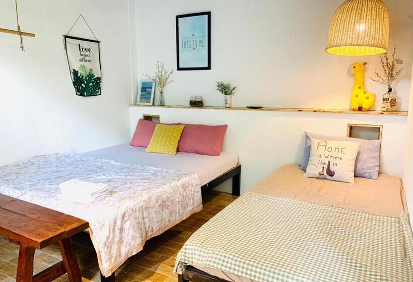 اتاق استاندارد سه تخته با چشمانداز استخر, A Lamer Home Vũng Tàu