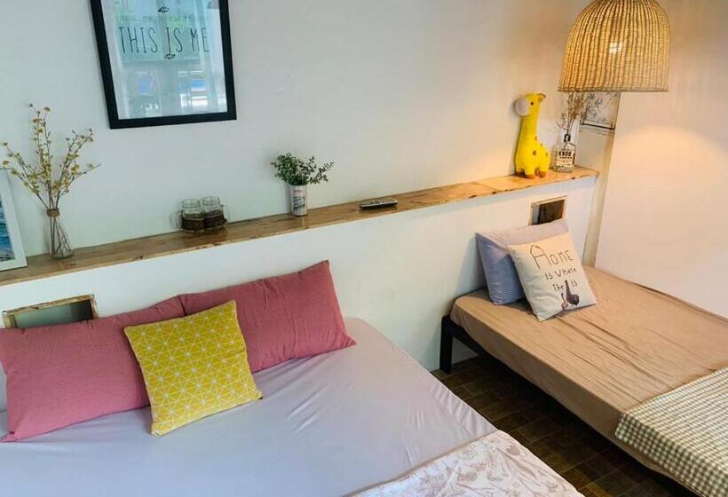 اتاق استاندارد سه تخته با چشمانداز استخر, A Lamer Home Vũng Tàu