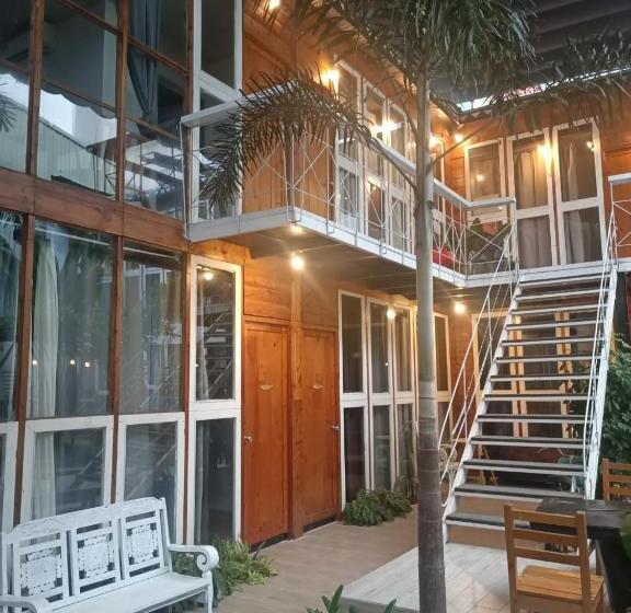 اتاق خانوادگی با چشمانداز باغ, A Lamer Home Vũng Tàu