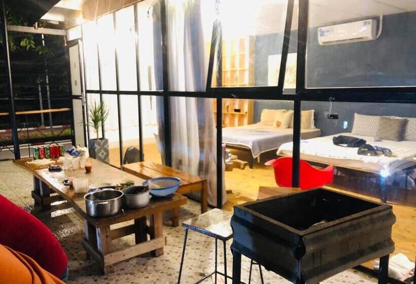 اتاق خانوادگی با چشم‌انداز باغ, A Lamer Home Vũng Tàu