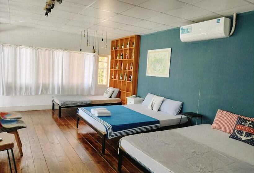 اتاق استاندارد سه تخته با چشمانداز استخر, A Lamer Home Vũng Tàu