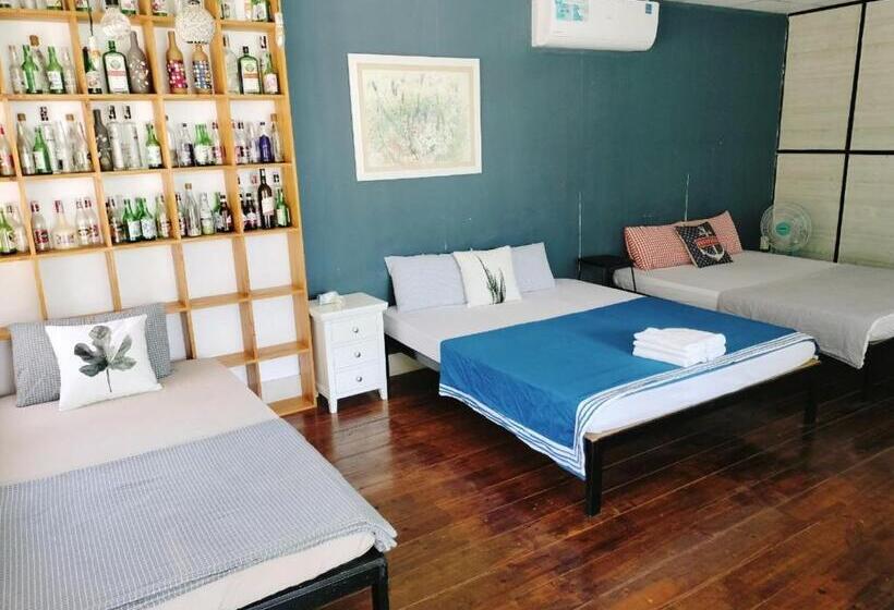 اتاق استاندارد سه تخته با چشم‌انداز استخر, A Lamer Home Vũng Tàu