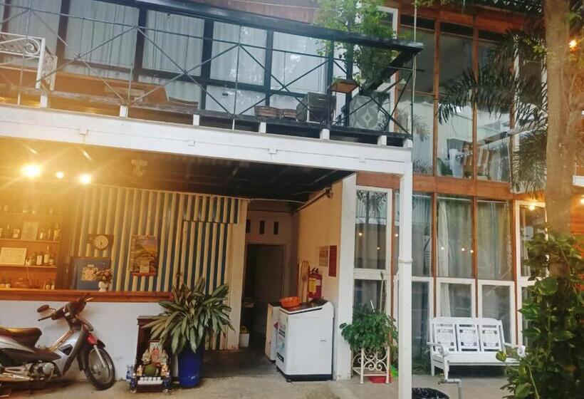 اتاق استاندارد سه تخته با چشمانداز استخر, A Lamer Home Vũng Tàu