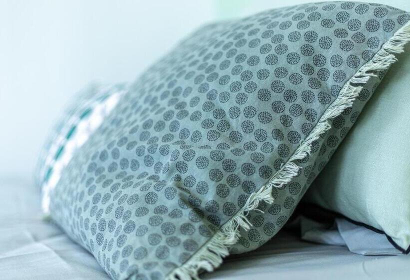 Номер Стандарт Индивидуальный Совместная Ванная, La Saint Quentinoise Chambre Privée Amande