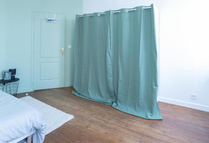 Номер Стандарт Индивидуальный Совместная Ванная, La Saint Quentinoise Chambre Privée Amande