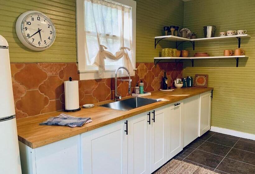 Люкс, The Downtown Abbey