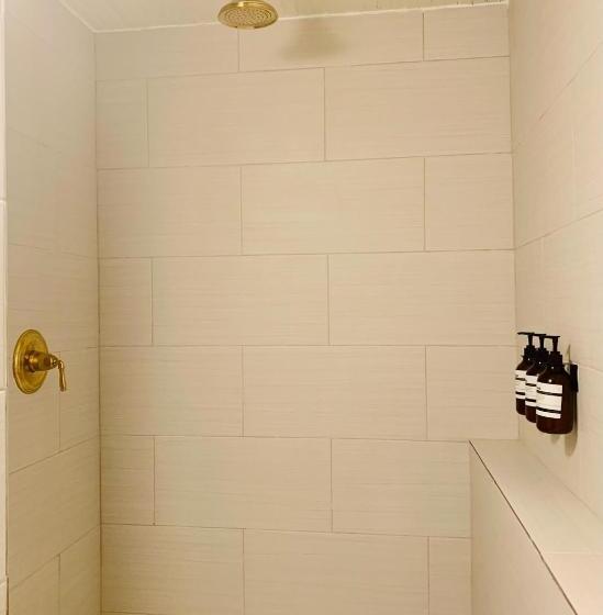 Люкс, The Downtown Abbey