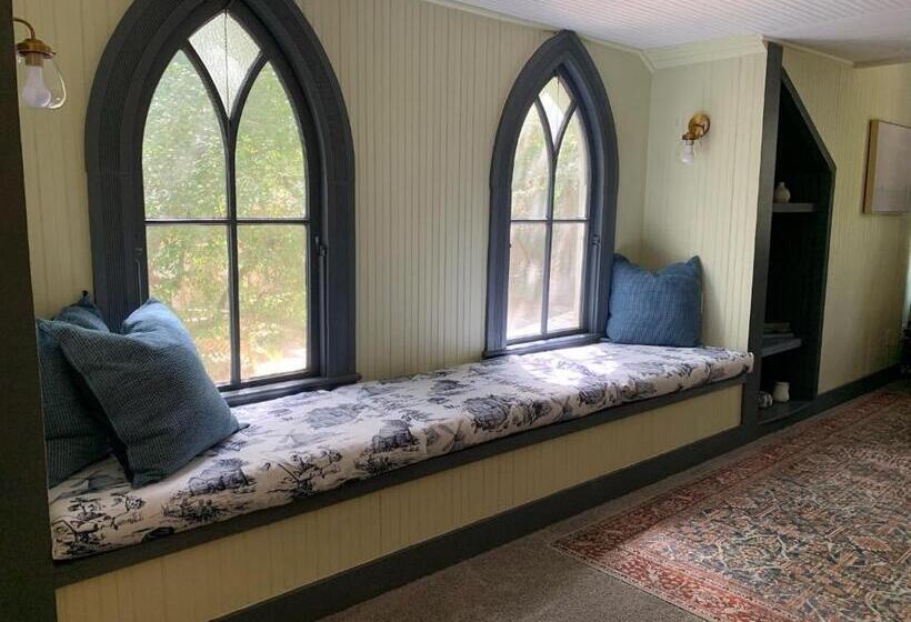 شقة 3 غرف, The Downtown Abbey