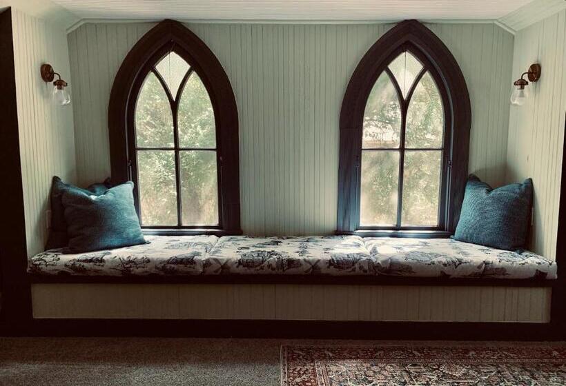 Апартаменты 3 Спальни, The Downtown Abbey