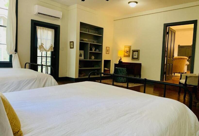 Апартаменты 3 Спальни, The Downtown Abbey