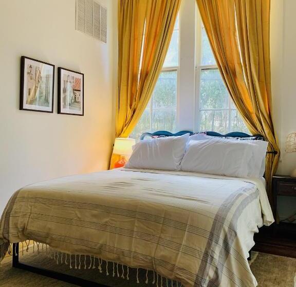 Люкс, The Downtown Abbey