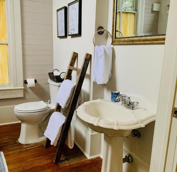 Люкс 2 Спальни, The Downtown Abbey