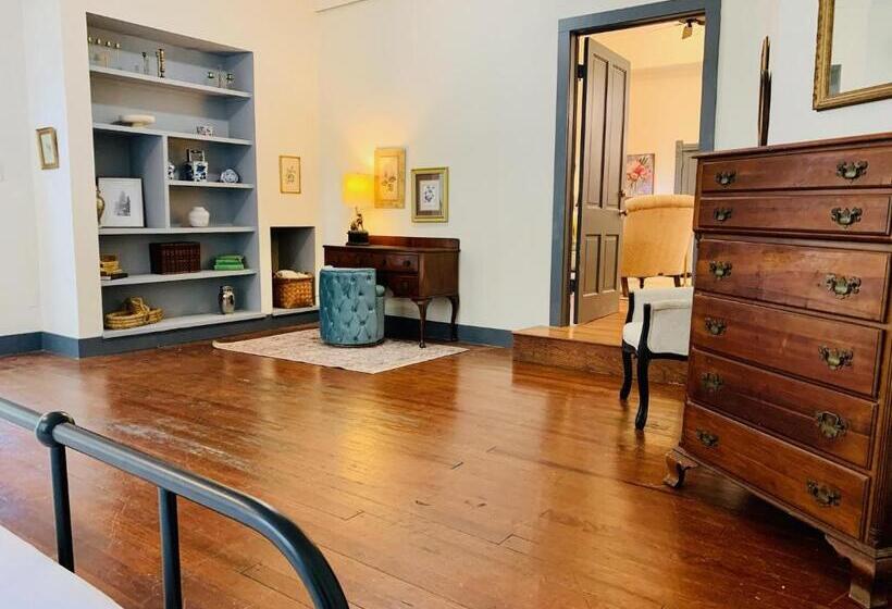 شقة 3 غرف, The Downtown Abbey