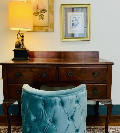 شقة 3 غرف, The Downtown Abbey