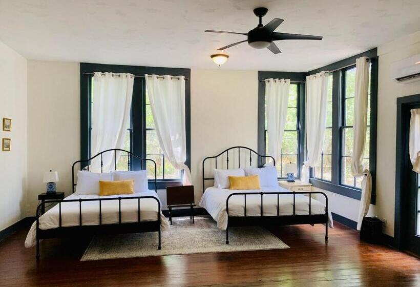 Апартаменты 3 Спальни, The Downtown Abbey