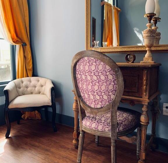 Апартаменты 3 Спальни, The Downtown Abbey